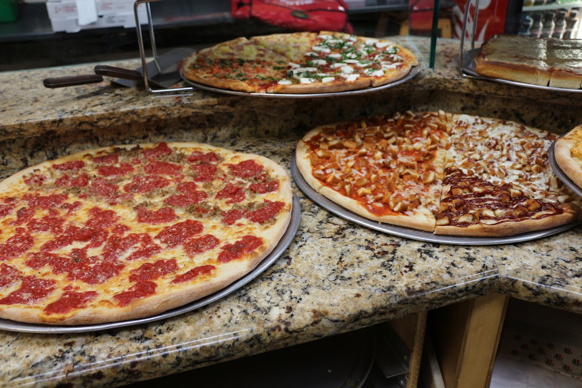 Lenny's Pizza Photos 2